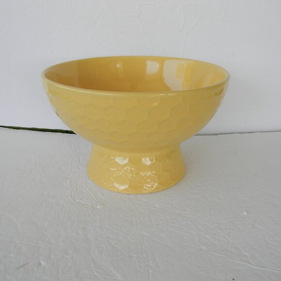 NEW TEMP-TATIONS BEELIEVE BUTTERCREAM YELLOW 2QT PEDESTAL BOWL - Picture 1 of 4